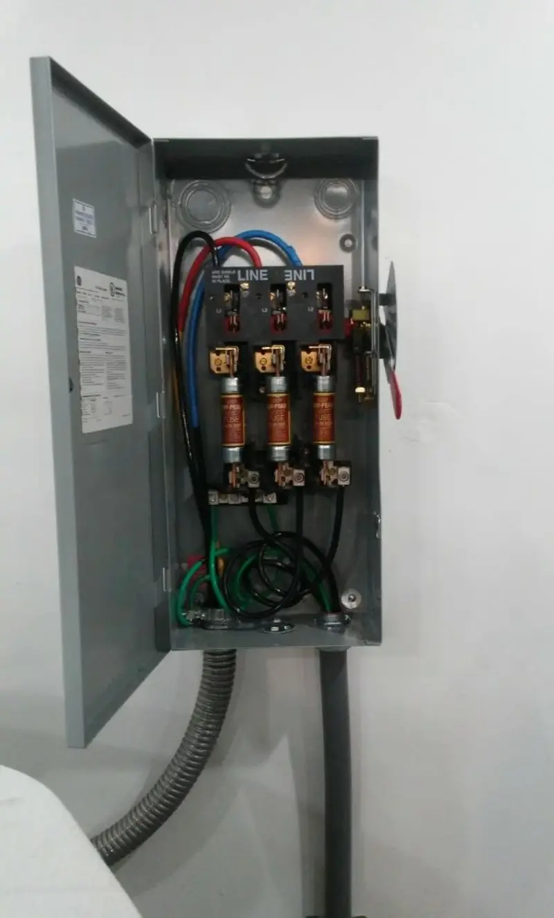 Three-phase disconnect switch installed for Smoke Detector Installation in Royse City